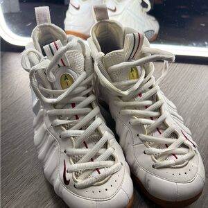 Nike Air Foamposite Pro
White Gucci